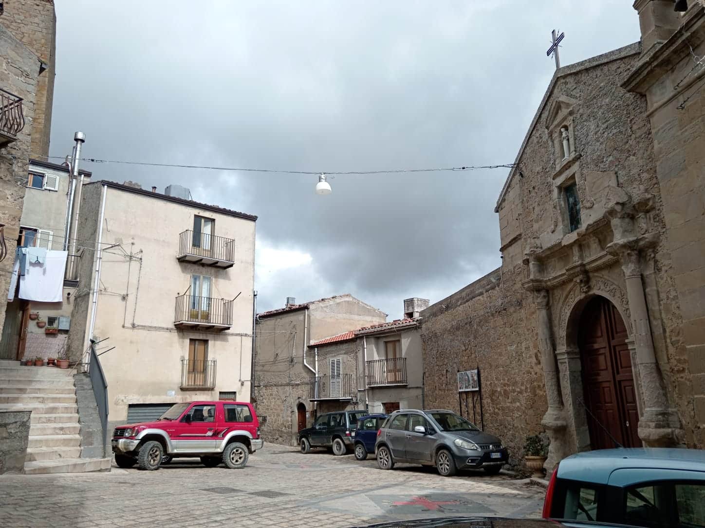 FILENAME: antica-chiesa-e-piazza-storica-in-centro-ville-di-NextCasa.jpg.