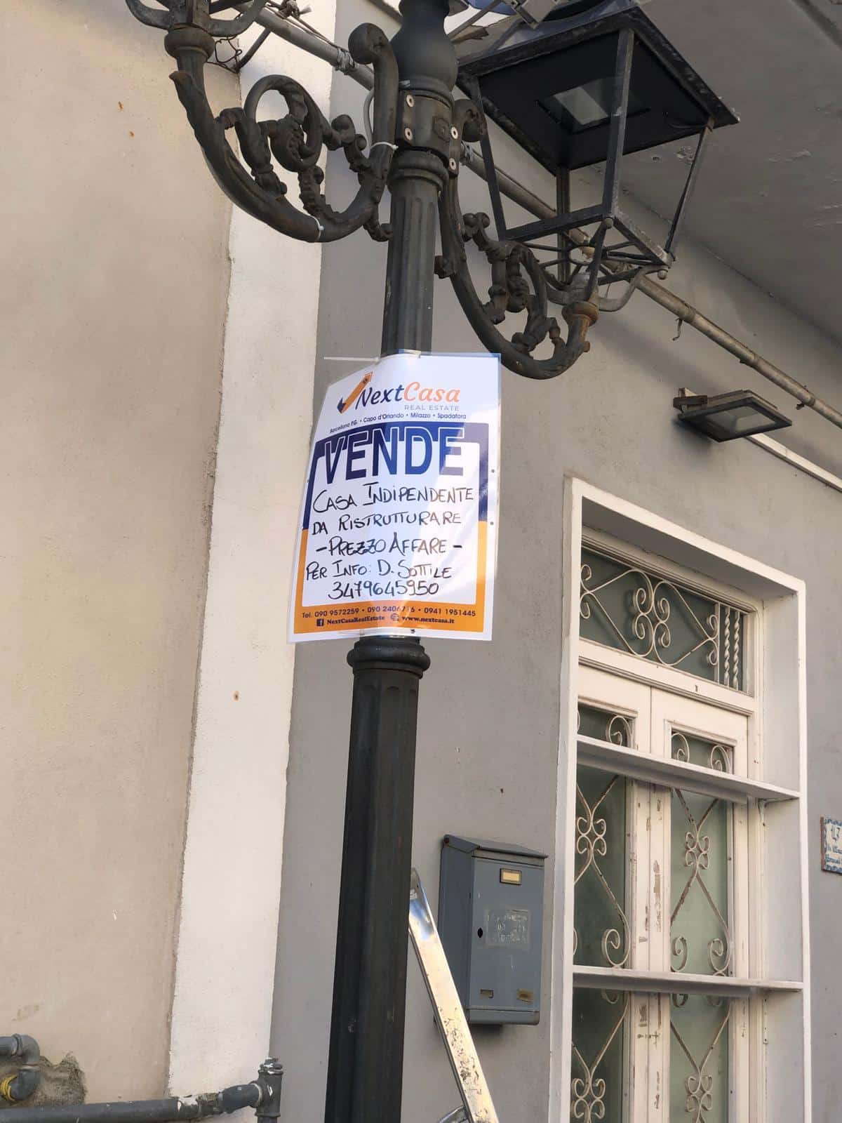 Vende casa indipendente in condizioni da ristrutturare con prezzo affare, annunciata da NextCasa Real Estate, segnale per vendita proprietà immobiliare a Napoli.