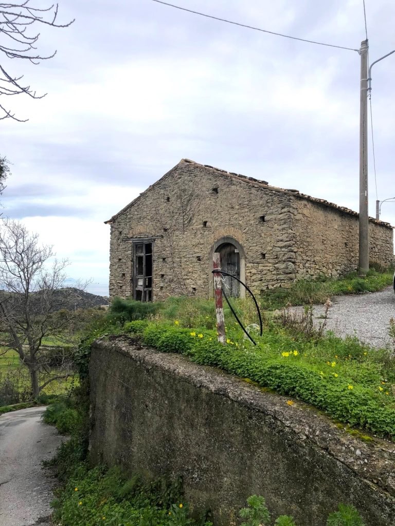 Casale in vendita in via Caleria 20, Basicò, Me