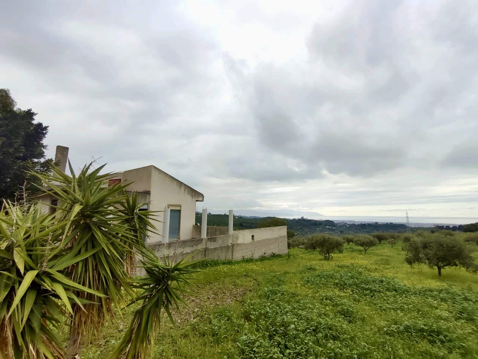 Casa in campagna con vista panoramica, naturale ambiente rurale, proposte immobiliari, casa indipendente, terreno verde, paesaggio agricolo, NextCasa immobiliare.