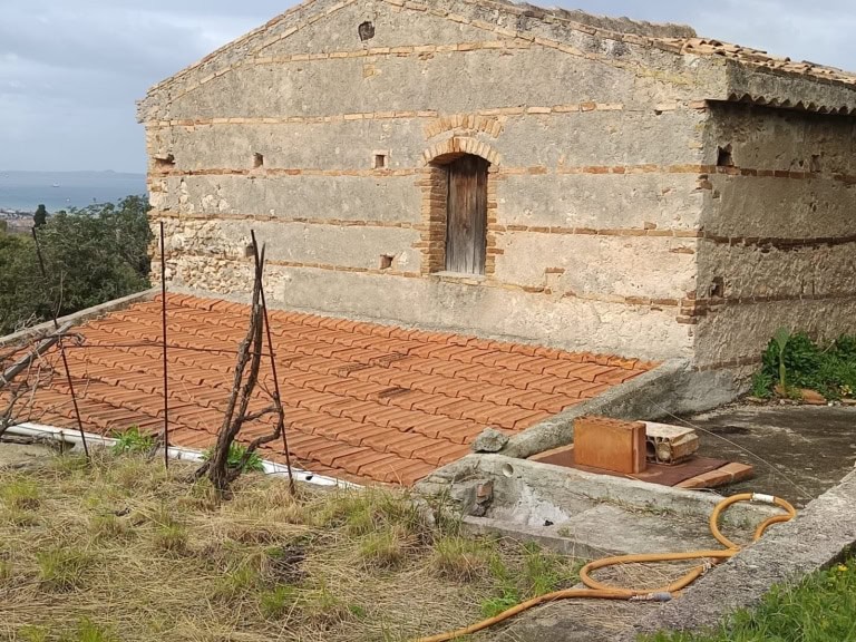 Casa rurale con terreno in vendita a Ortoliuzzo, Me