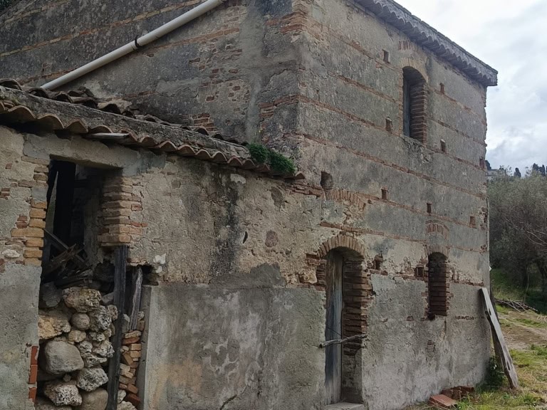 Casa rurale con terreno in vendita a Ortoliuzzo, Me