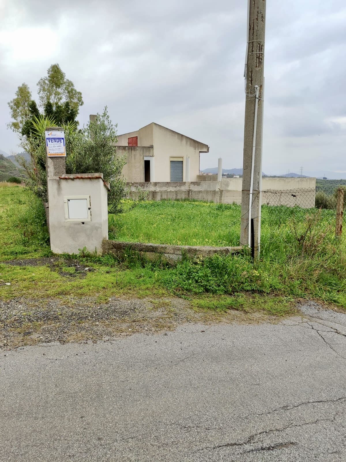 Villetta in vendita in zona tranquilla con giardino e spazio esterno, ideale per investimento immobiliare. Ottimo rapporto qualità-prezzo, perfetta per famiglie o investitori. Richiedi info!.