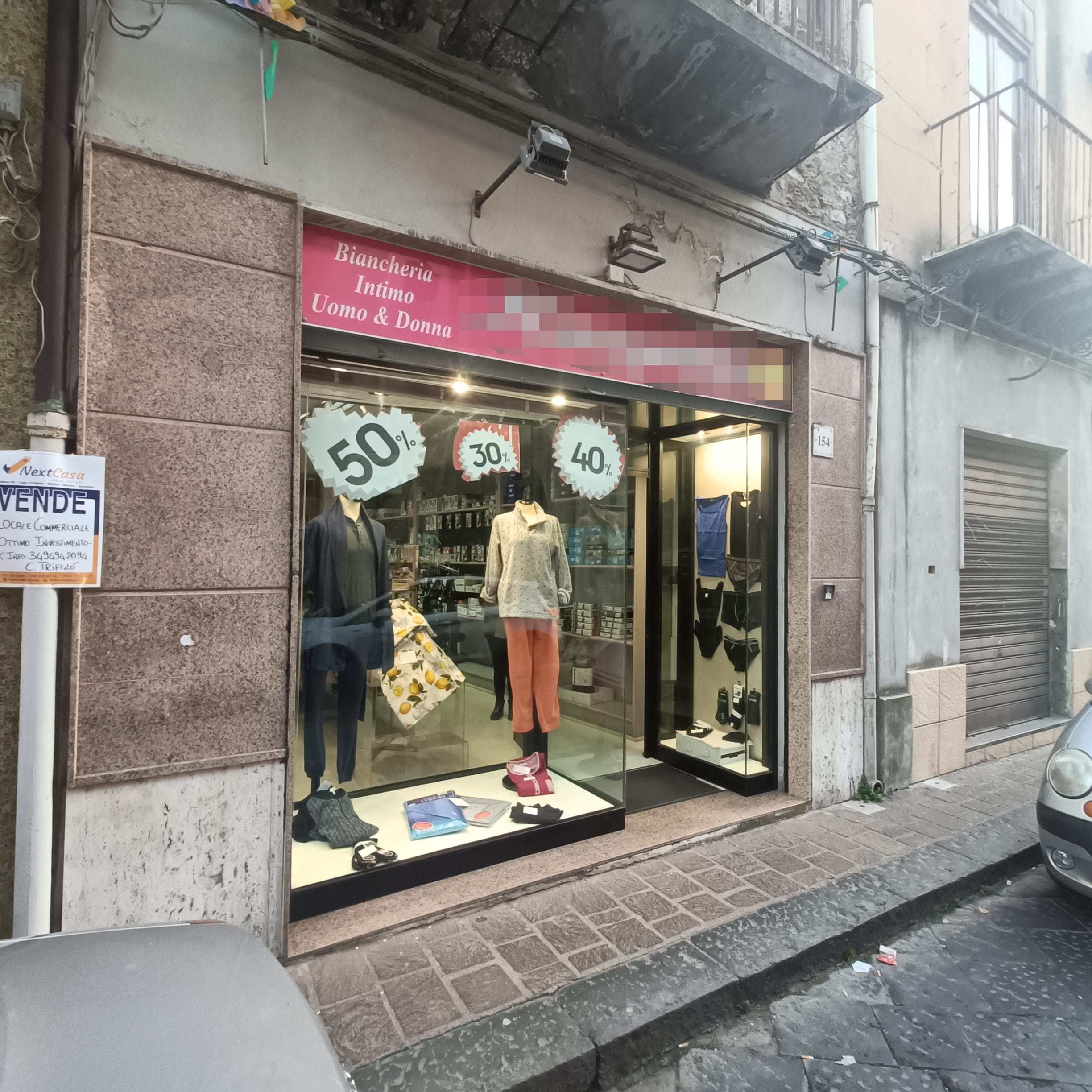 IMG20250224173255 Vendita negozio abbigliamento uomo donna con sconti fino al 50% nel centro storico di città. Abbigliamento casual e intimo in offerta.