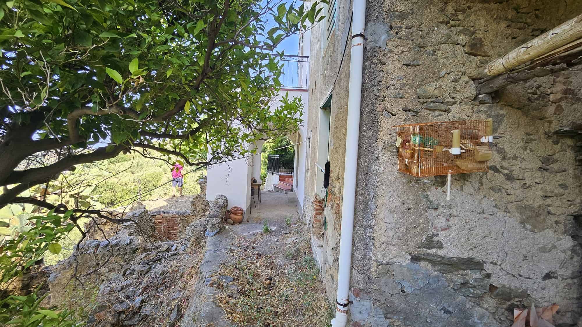 Filemame: terrazzo-esterno-giardino-casa.jpg.
