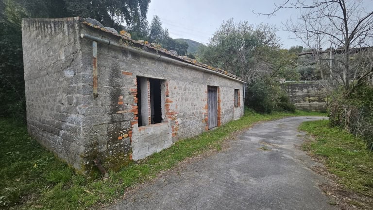 Ruderi con terreno in vendita in Via Serro Coniglio, Torrenova, Me