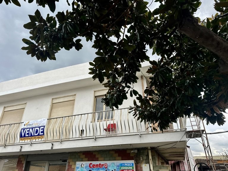 Locale Commerciale in vendita in via Milite Ignoto, Barcellona P.G., Me