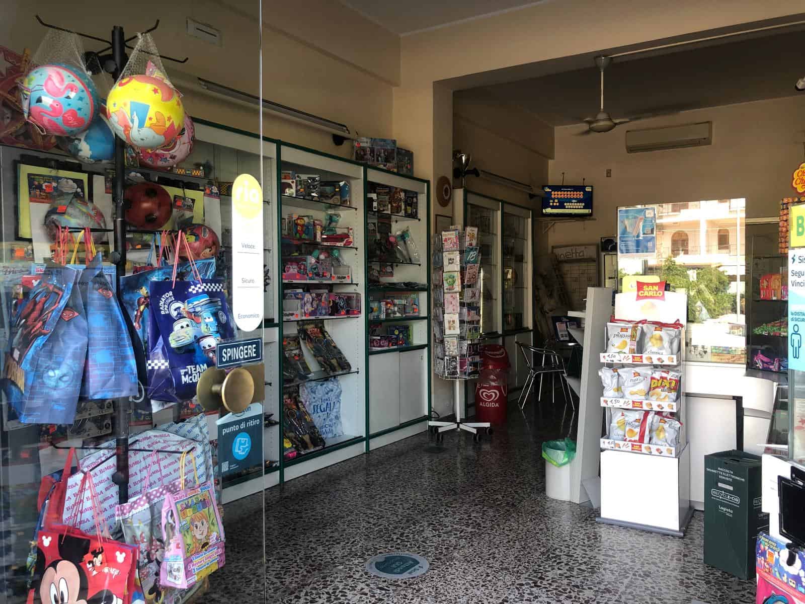 Vendita di giocattoli e articoli per bambini in negozio di prossimità NextCasa, con ampia selezione di giochi, peluche, accessori e prodotti di alta qualità per la sicurezza e il divertimento dei più piccoli.