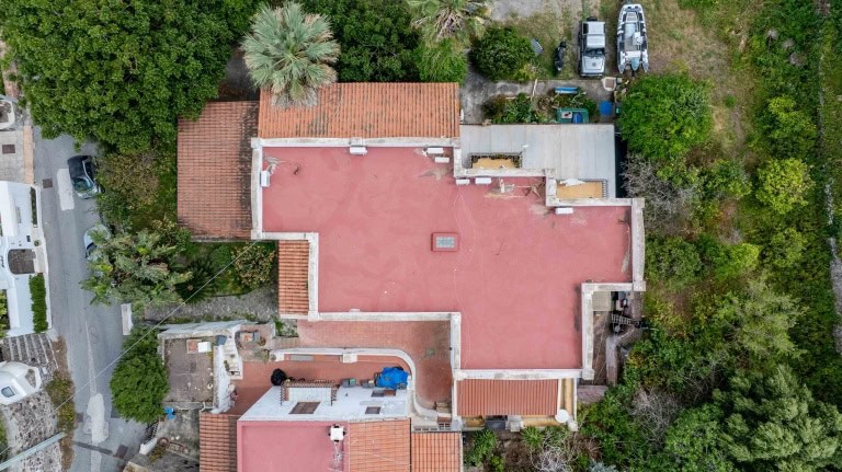 Stabile con 6 appartamenti in vendita in Contrada Zinzolo, Lipari, Me