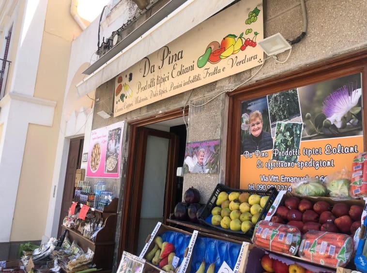 Prodotti tipici campani, frutta e verdura fresche, vendita di alimentari tradizionali, negozio di prodotti locali vicino a Napoli - NextCasa.