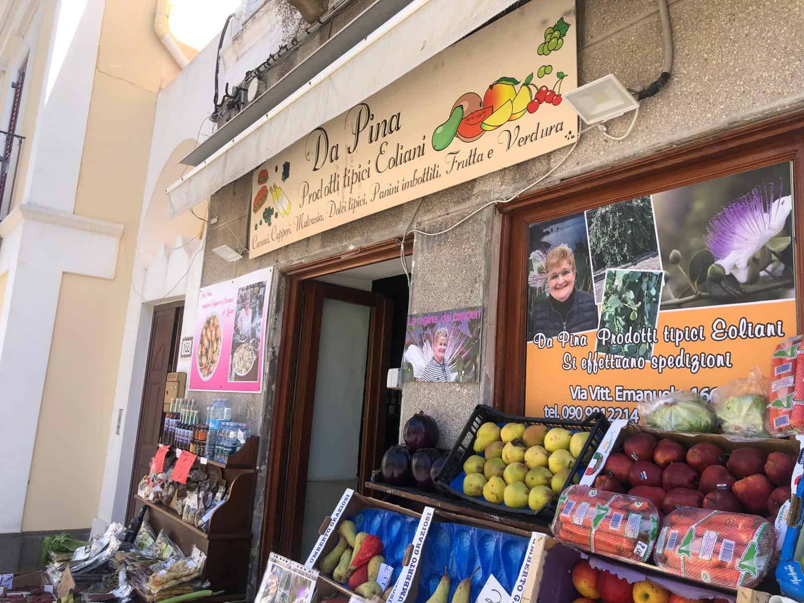 Prodotti tipici campani, frutta e verdura fresche, vendita di alimentari tradizionali, negozio di prodotti locali vicino a Napoli - NextCasa.