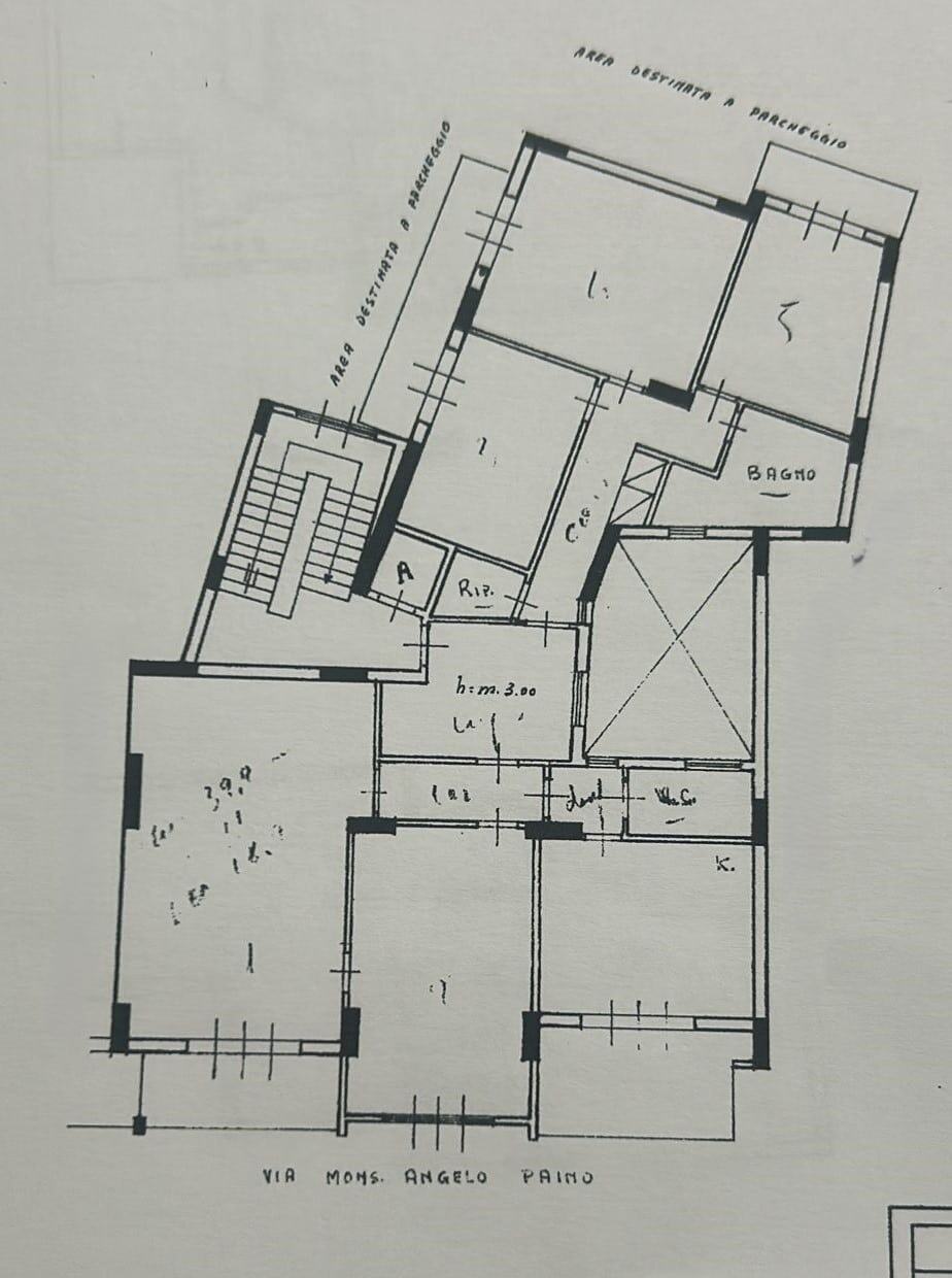 Piantina di appartamento residenziale con camere, bagno e ingressi, vista planimetrica dettagliata per acquisto o vendita immobiliare NextCasa.