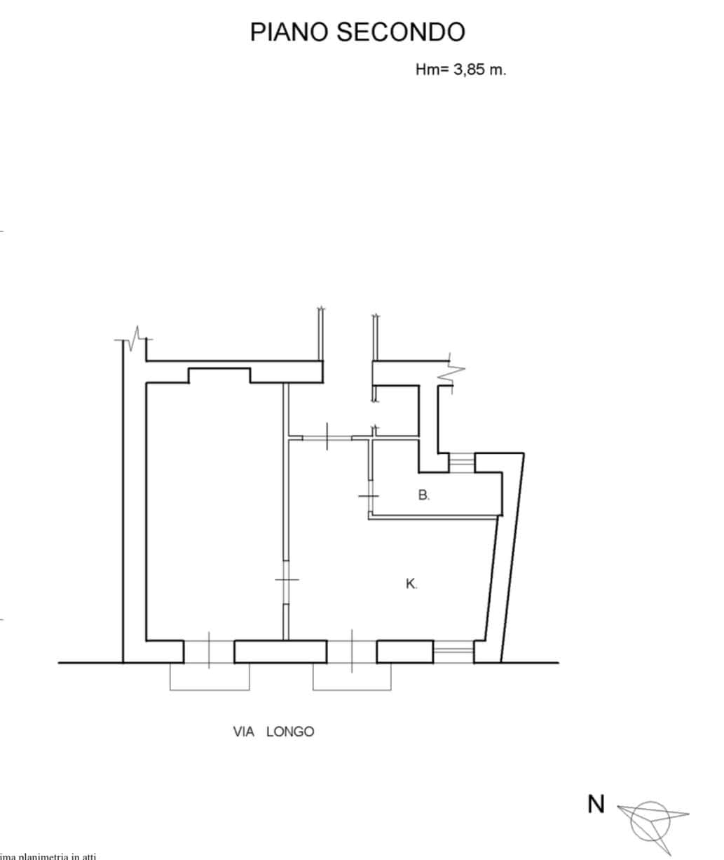 Pianta appartamento secondo piano con disegno dettagliato, 3,85 metri di altezza, ideale per acquisto o affitto tramite NextCasa, con camera, bagno e zona giorno, posizione strategica su Via Longo.