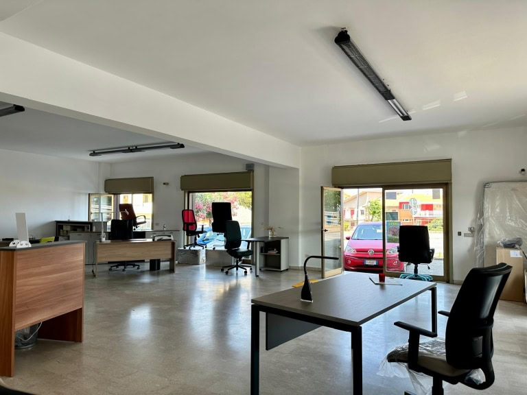 Locale commerciale in vendita in Viale Dell’Immacolata 1-3, Merì, Me