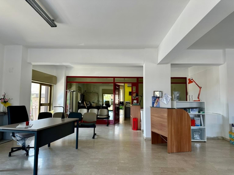 Locale commerciale in vendita in Viale Dell’Immacolata 1-3, Merì, Me