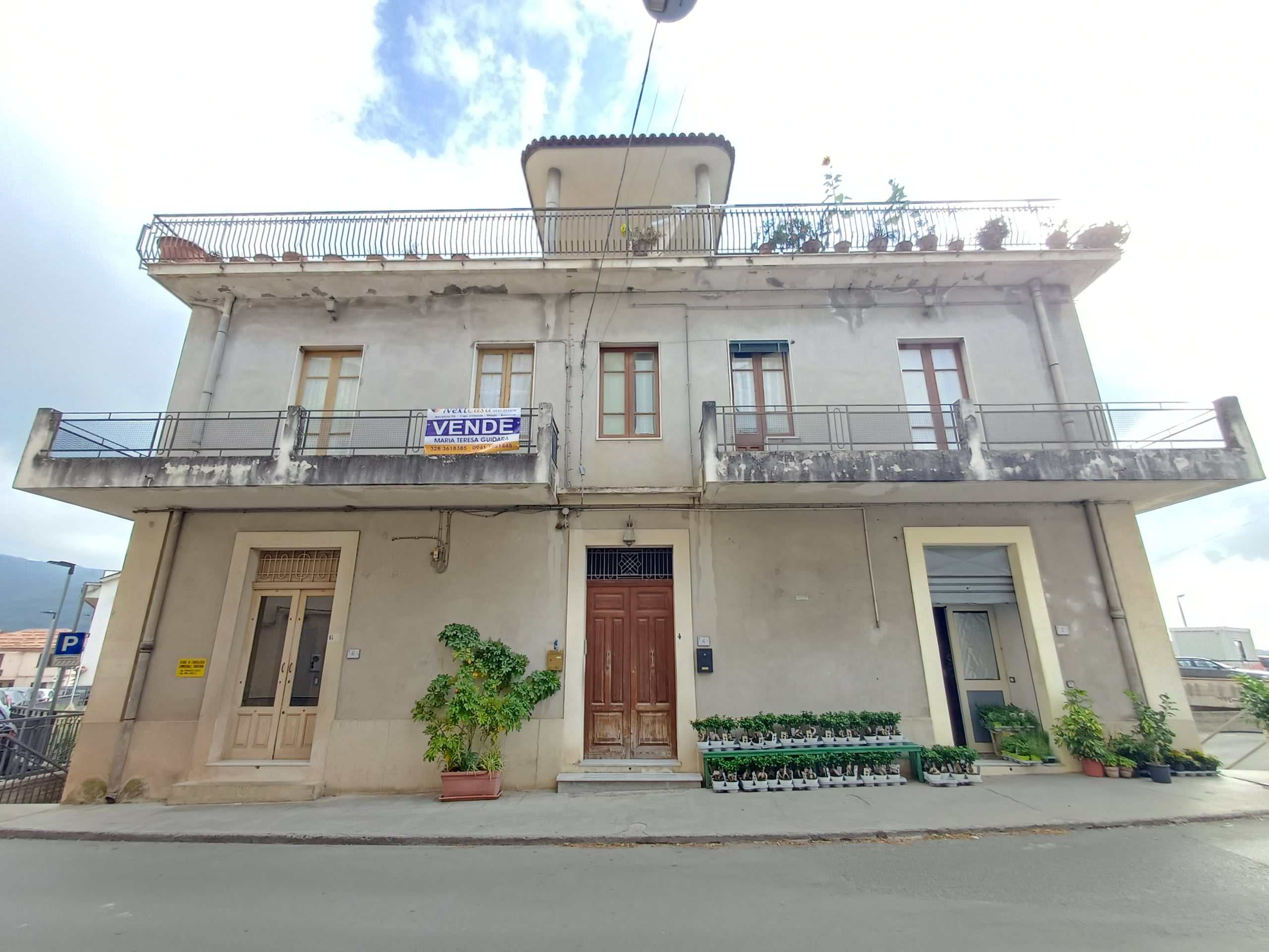 Locale commerciale in vendita in Via San Biagio, Ficarra, Me