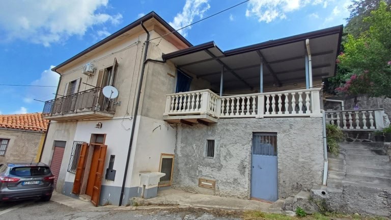 Casa semindipendente in vendita in C.da Soccorso, S. Angelo di Brolo, Me