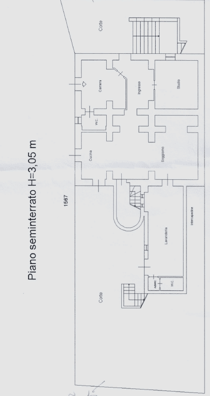 Ampio piano seminterrato di circa 3,05 metri di altezza con stanze multifunzionali e spazi living spaziosi, ideale per soluzioni residenziali di alta qualità.