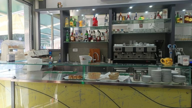 Locale commerciale\Bar in vendita in via Pietro Castelli a Messina