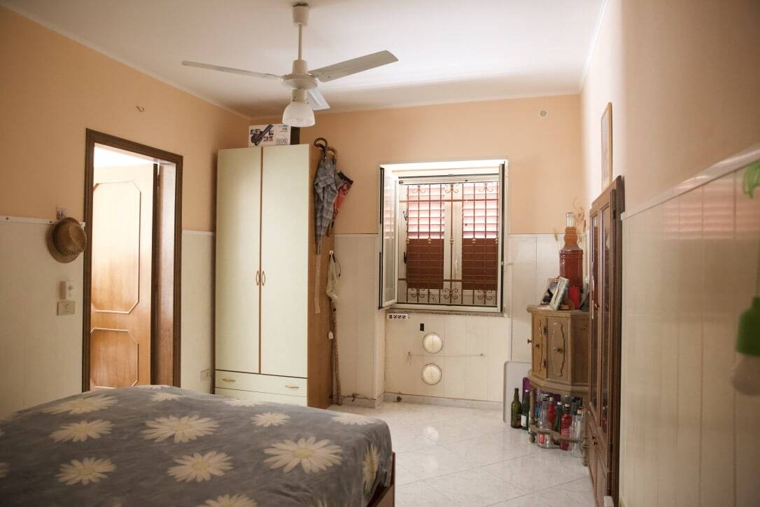 Armadio e camera da letto con finestra per casa in affitto a NextCasa.