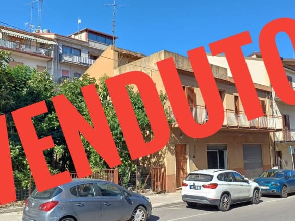 Ampia casa indipendente in vendita in zona residenziale a NextCasa, con giardino e garage, ideale per famiglie in cerca di spazio e comfort. Ottima opportunità immobiliare nel cuore della città.
