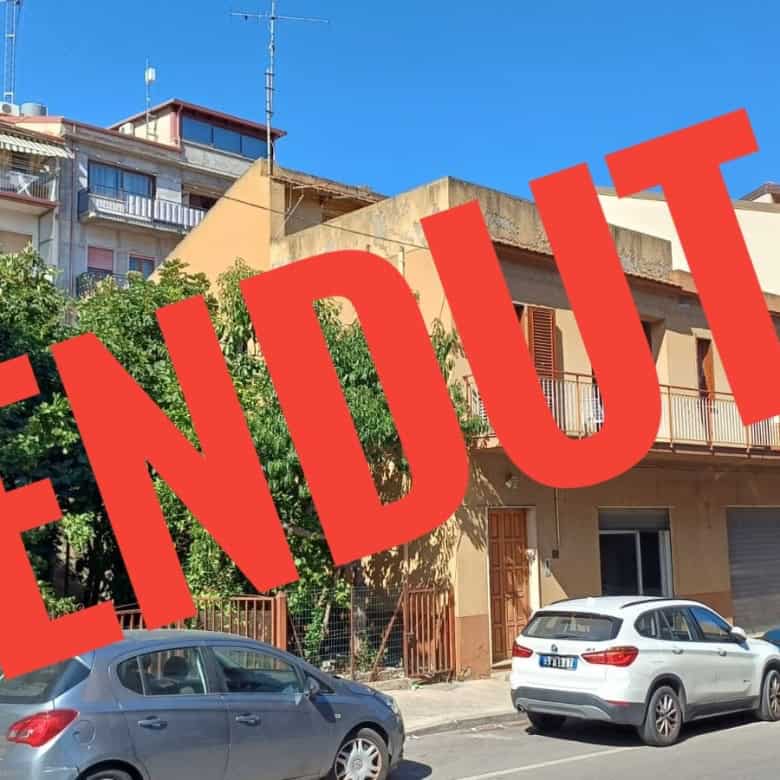 Ampia casa indipendente in vendita in zona residenziale a NextCasa, con giardino e garage, ideale per famiglie in cerca di spazio e comfort. Ottima opportunità immobiliare nel cuore della città.