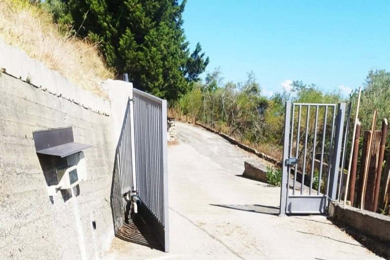 Rudere con terreno in vendita in Contrada Moasi, Barcellona P.G., Me