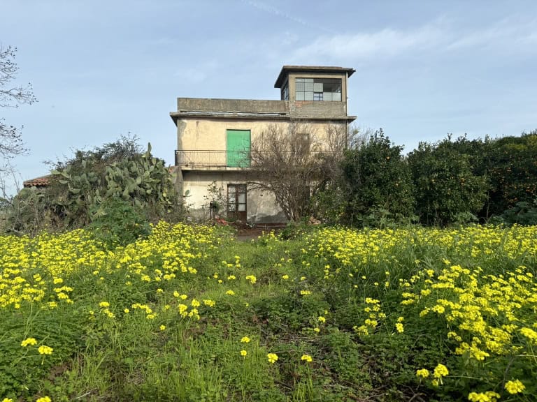 Casa indipendente con terreno in vendita in via Marcantonio Colonna, Milazzo, Me