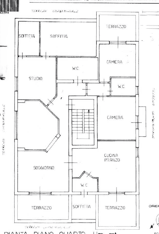 Prezzo di una piantina di casa con planimetria dettagliata, mostrando le varie camere e terrazzi, ideale per chi cerca servizi di progettazione immobiliare e ristrutturazioni.