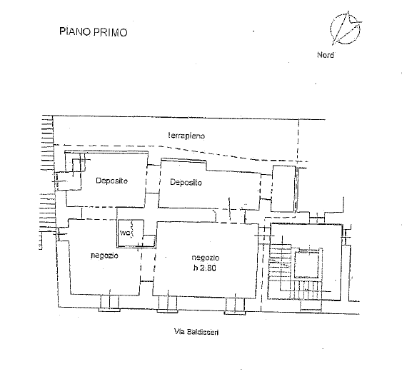 Purtroppo, l'immagine fornita è un piano architettonico e non contiene testi in italiano. Tuttavia, ecco le descrizioni SEO ottimizzate in italiano, basate sulla natura dell'immagine:.