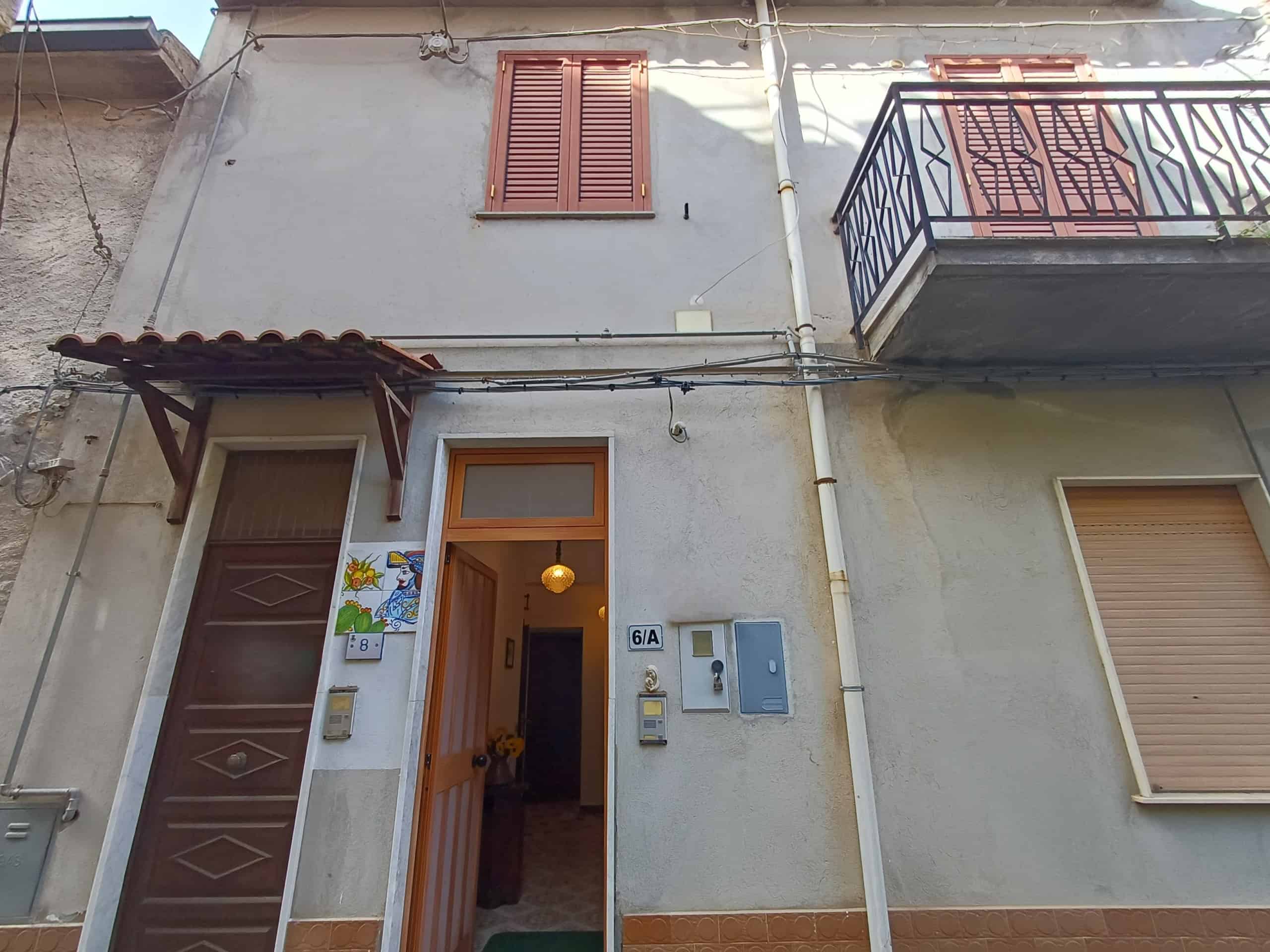 Casa semindipendente in vendita in Via San Sebastiano, Ficarra, Me