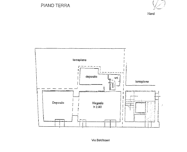 Il testo fornito non è un'immagine, ma un piano di un edificio con dettagli di stanze e aree esterne. Per favore, fornisci un'immagine specifica da analizzare e generare i metadati SEO richiesti.