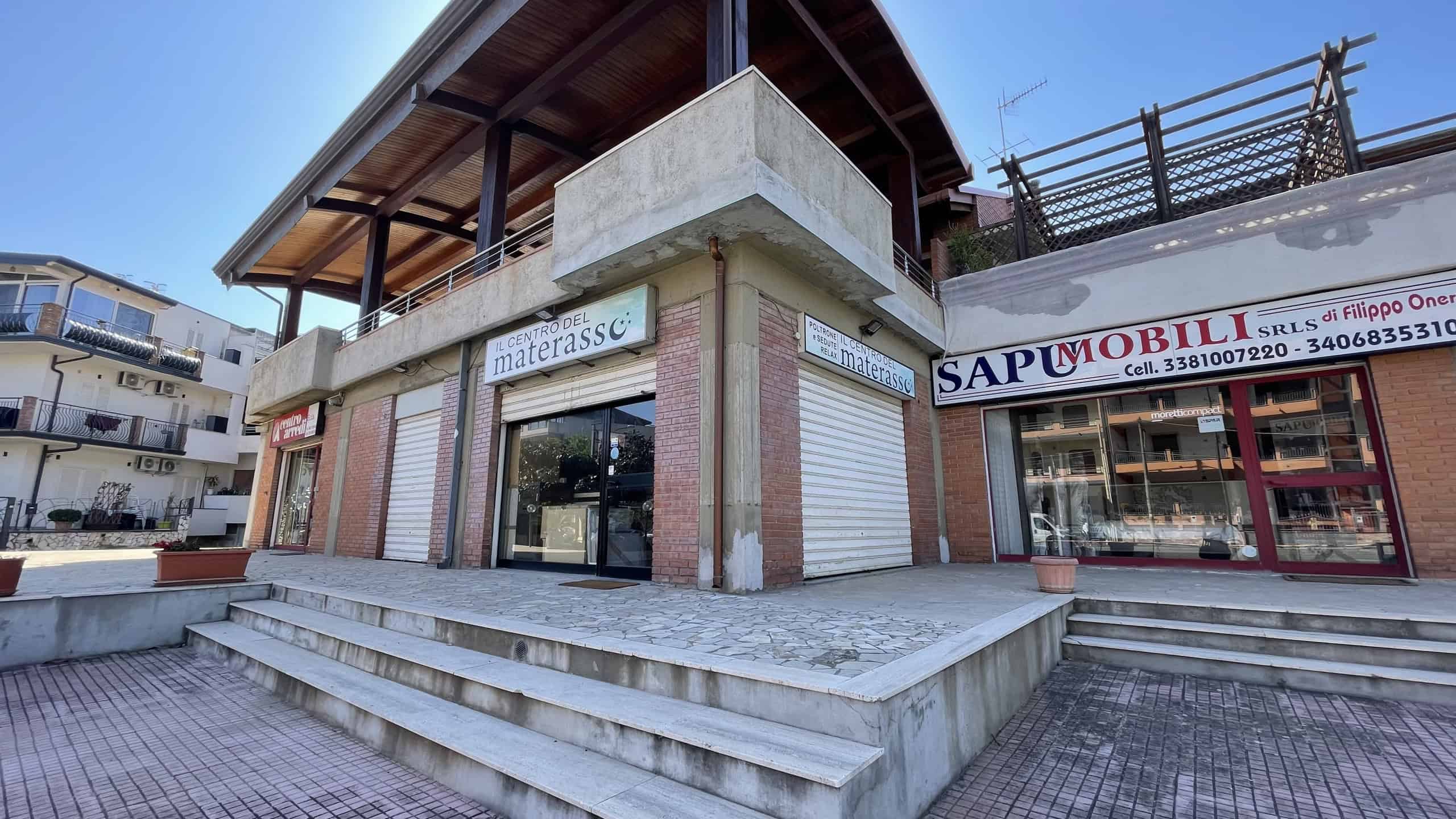 Locale commerciale in vendita in Via Nazionale 2, Sant’Alessio Siculo, Me
