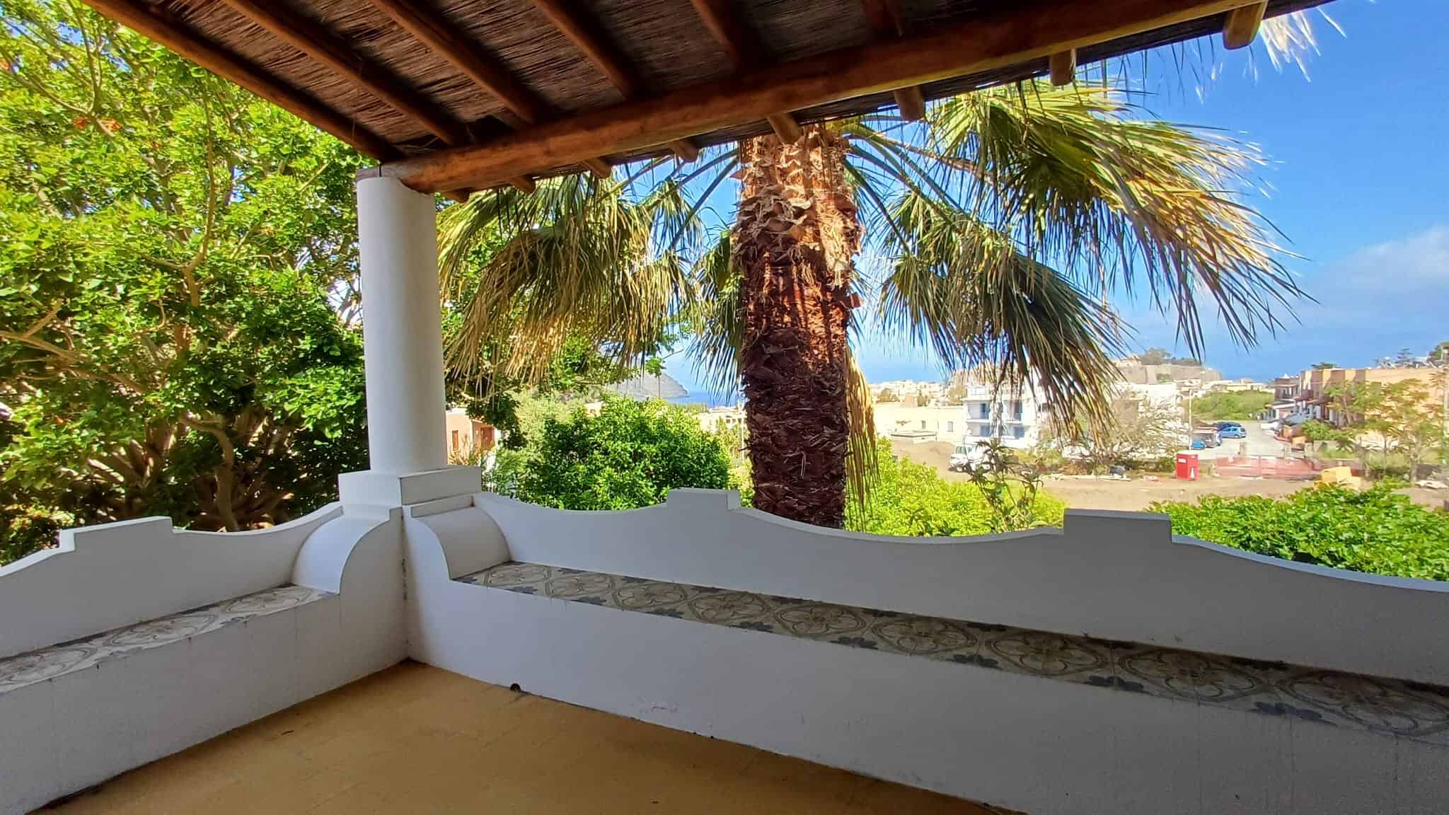 Appartamento in vendita in Via Zinzolo, Lipari, Me