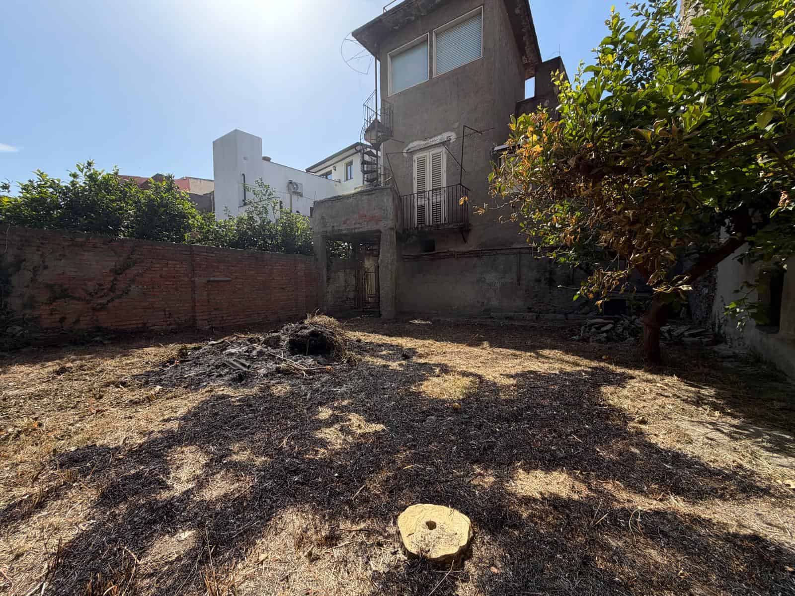 Terreno edificabile in vendita a Barcellona P.G. con vista sulla casa indipendente in Via Giuseppe Garibaldi 400.