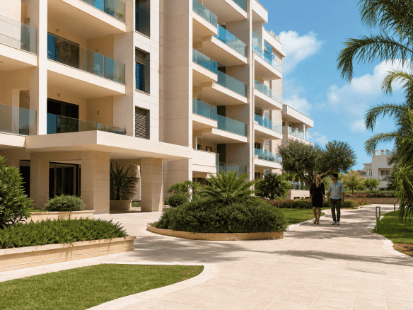 Residenza moderna con balconi e giardini ben curati, ideale per acquisti immobiliari in contesti condominiali.