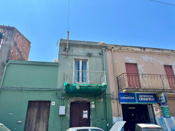 Edificio residenziale in vendita in via Strada Statale Sant'Antonino 197, Barcellona P.G., con balcone e garage.