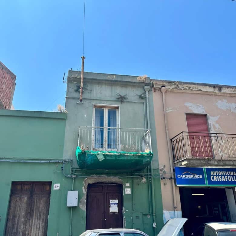 Edificio residenziale in vendita in via Strada Statale Sant'Antonino 197, Barcellona P.G., con balcone e garage.