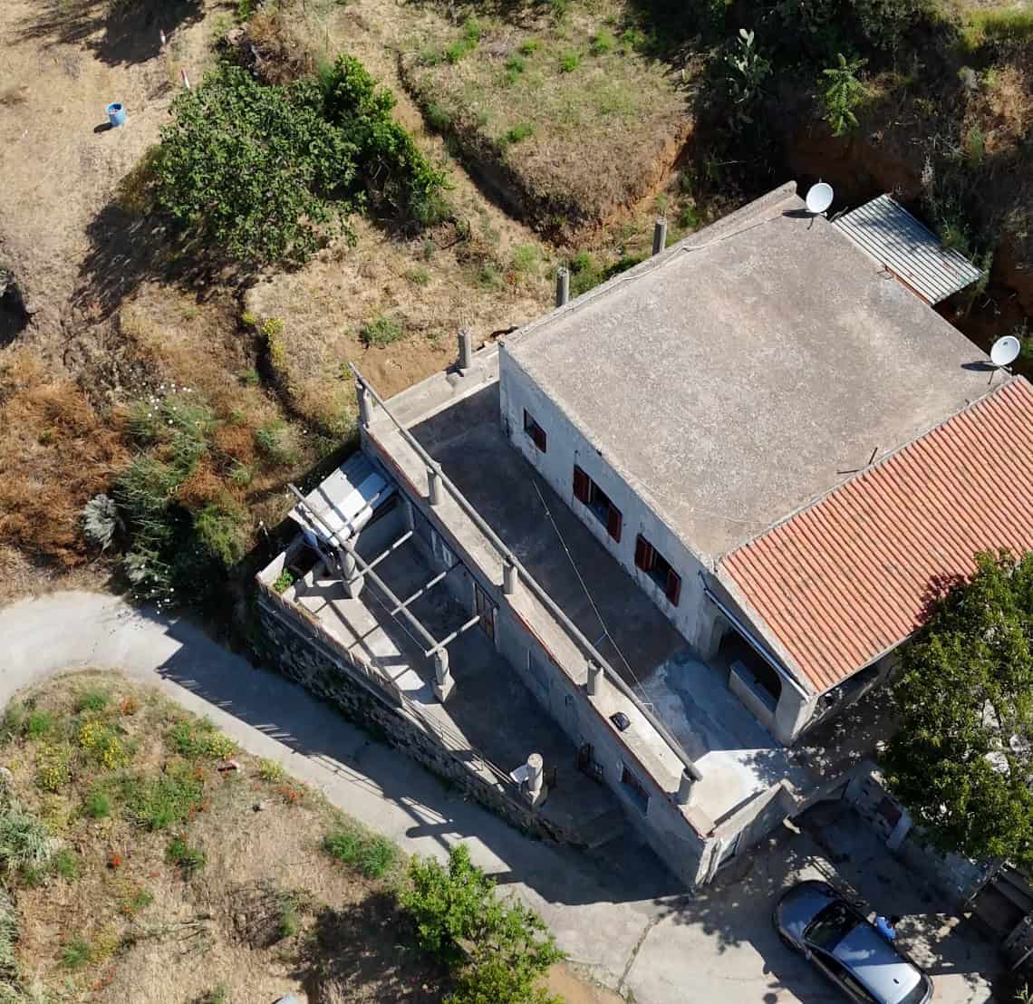 Villa in vendita a Quattropani, Lipari con terrazza e vista panoramica sulla natura circostante.