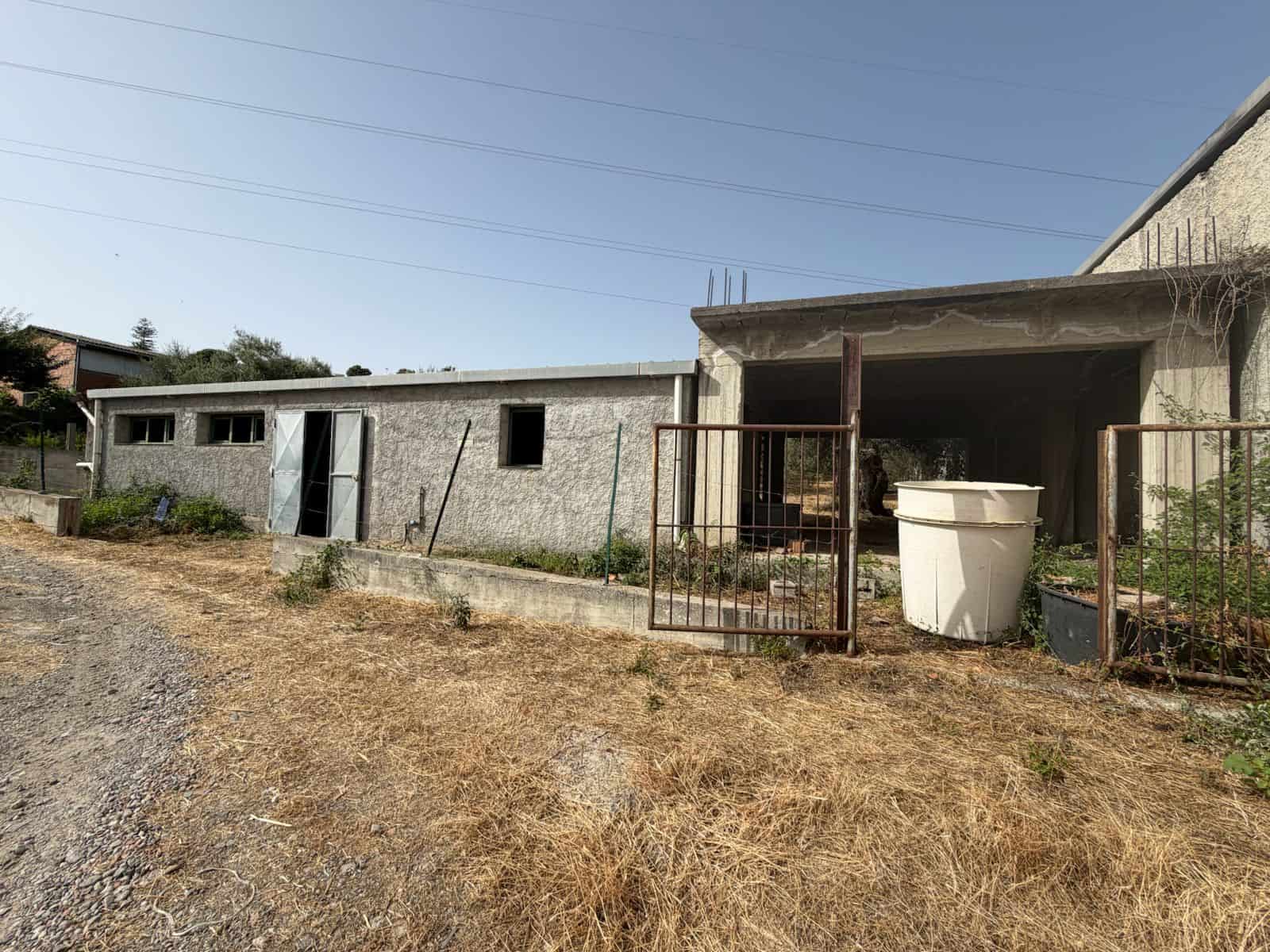 Capannone con Terreno in vendita in Via Industriale, Falcone, Me